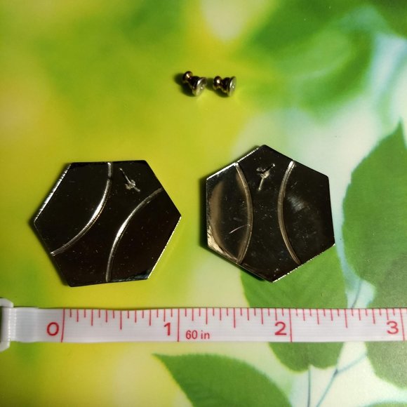 3/$25 vintage 80s black 'gold' hexagon geometric oversize earrings - Picture 4 of 4